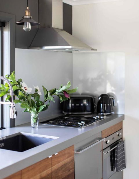 Nug Nug Park Cabin - Pubs and Clubs 3