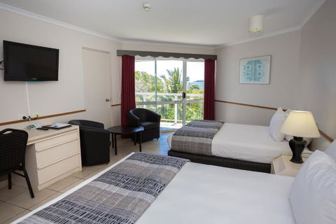 Ocean International Hotel - Pubs and Clubs 2