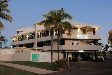 Ocean International Hotel - Pubs and Clubs 0