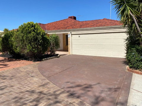 Ocean Keys Family Accommodation - Pubs and Clubs 0