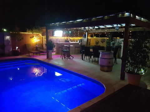 Ocean Reef Homestay - Pubs and Clubs 0