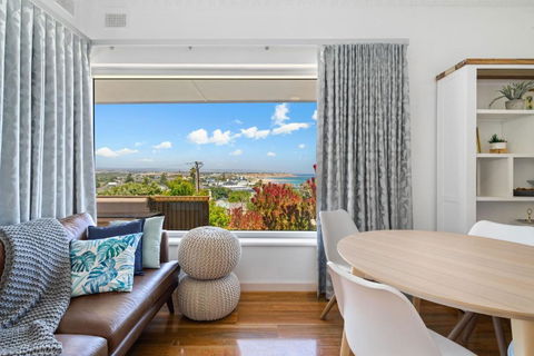 Ocean View In Port Noarlunga - Go Out 3