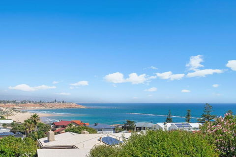 Ocean View In Port Noarlunga - Go Out 2