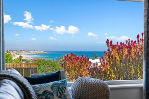 Ocean View In Port Noarlunga - Go Out 0
