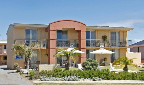 Ocean View Motel - Pubs and Clubs 3