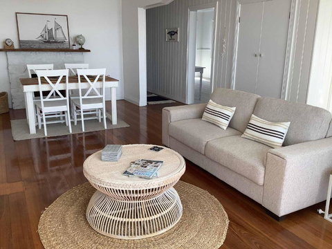 Ocean Views & City Convenience Perfect Getaway - Go Out 1