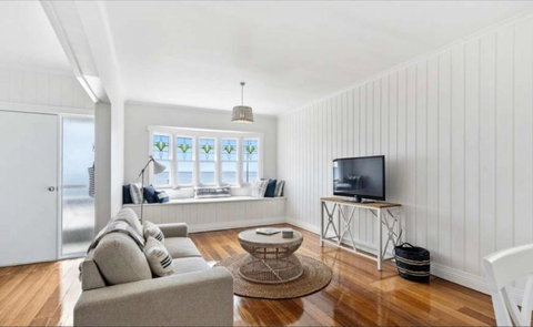 Ocean Views & City Convenience Perfect Getaway - Go Out 2