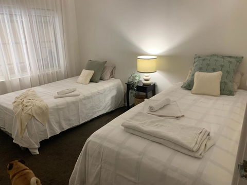 Ocean Views On Ocean Blvd - Pubs and Clubs 0