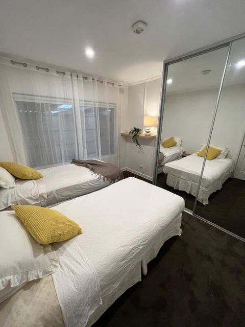 Ocean Views On Ocean Blvd - Pubs and Clubs 1