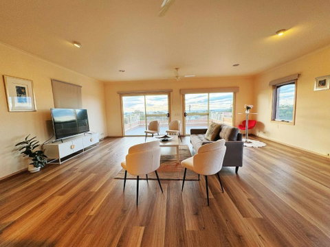 Oceanview 4B2B Two-story House With Big Balcony! - Pubs and Clubs 0