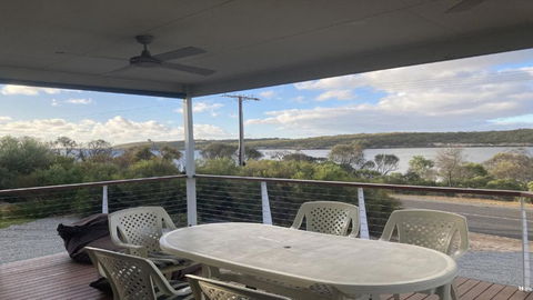 Off The Net - New Listing - Esplanade Property With Views Of The Channel - Pubs and Clubs 1