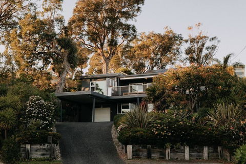 Olga And Alma - The Coastal Retreat - Pubs and Clubs 3