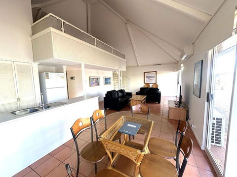 Osprey Holiday Village Unit 123 - Pubs and Clubs 0