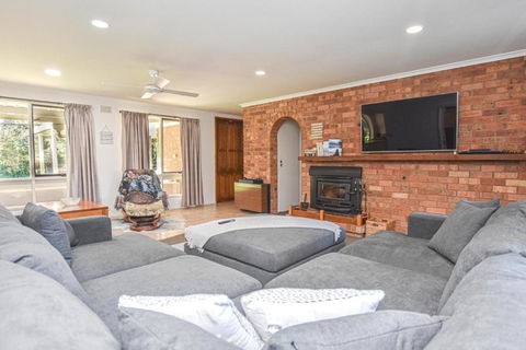 Ovens Valley Retreat - Pubs and Clubs 3