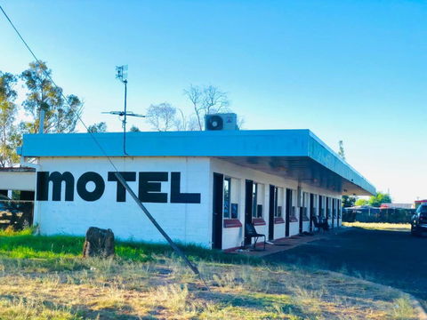 OXFORD HOTEL MOTEL - Pubs and Clubs 2