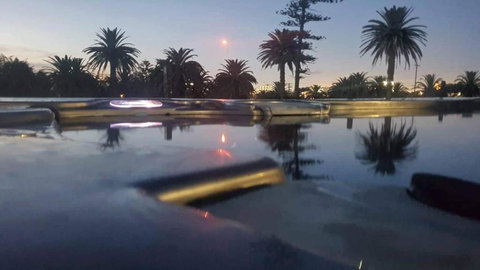 One Bedroom CBD Unit, Walk To Beaches & Cafes - Go Out 0