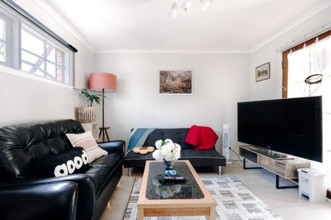 One-Bedroom Suite-Close To Beach And CBD - Go Out 1