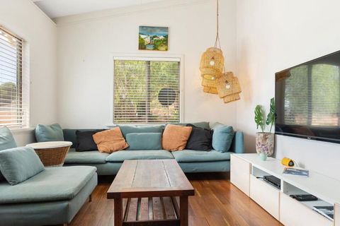 Peaceful And Renovated Original Beach House With Sweeping Views Of Gracetown - Go Out 2