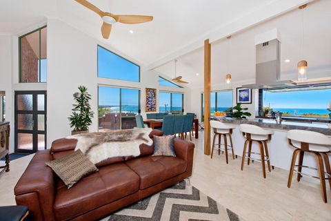 Panorama Beach House - Pubs and Clubs 2