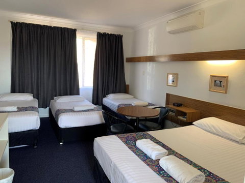 Panorama Motor Inn - Pubs and Clubs 3