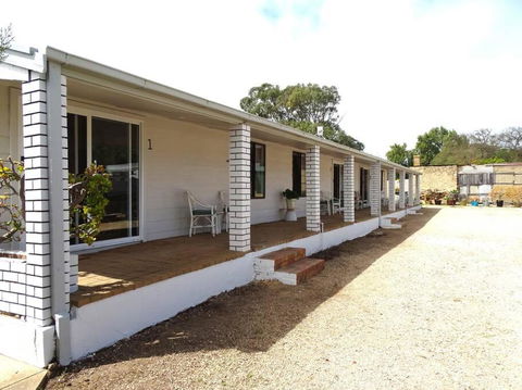 Passat Holiday Units - Unit 2 - Pubs and Clubs 3