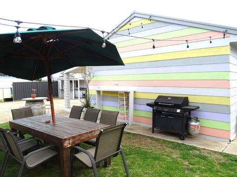 Passat Holiday Units - Unit 3 - Pubs and Clubs 0