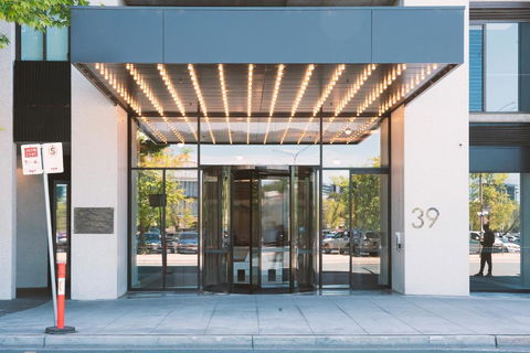Patio Mt View 1BR Apt In CBD Near ANU And Museum With Free Parking And WiFi - Pubs and Clubs 0