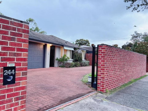 Patterson Lakes Charming 2 Bedroom House / VPL244 - Pubs and Clubs 2