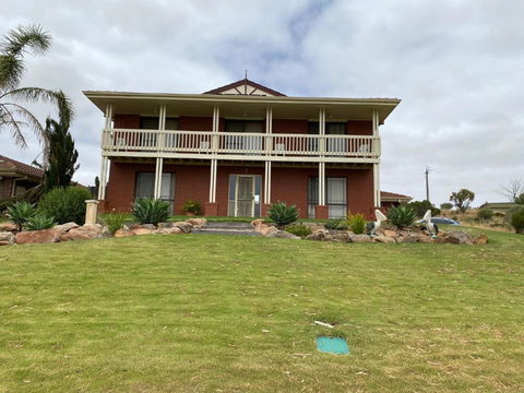 Pelican Retreat - Corporate / Tradie / Family - Pubs and Clubs 1