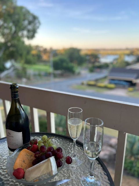 Pelican Retreat - Corporate / Tradie / Family - Pubs and Clubs 3