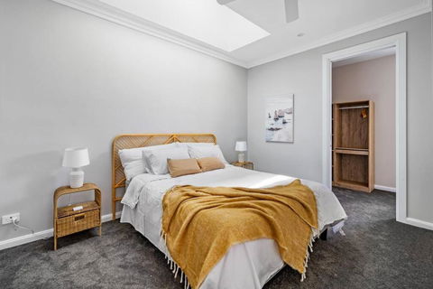 Playa Azul-Beach House On Catherine Hill Bay And Moonee Beach - Pubs and Clubs 3