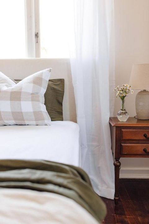 Pet Friendly Family Home In Bluff Point - Pubs and Clubs 2