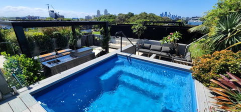 Penthouse Perfection With Private Rooftop Pool - Pubs and Clubs 0