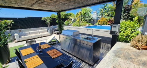 Penthouse Perfection With Private Rooftop Pool - Pubs and Clubs 2