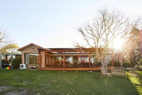 Peppercorns Riverside Farm Stay - Pubs and Clubs 3