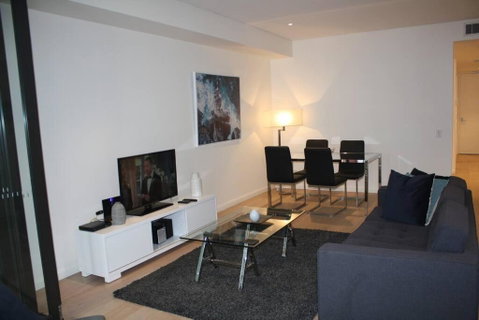 Perfect Large One Bedroom Plus Study - ALB09518 - Go Out 0