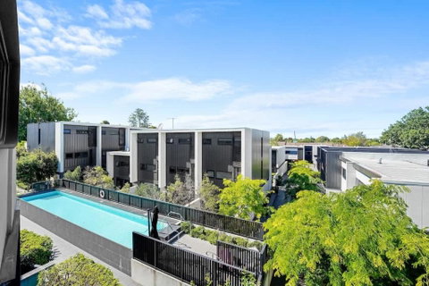 Perfectly Located Executive 1BR At Caulfield North - Pubs and Clubs 1