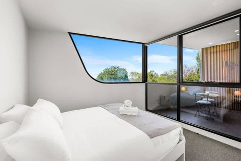 Perfectly Located Executive 1BR At Caulfield North - Pubs and Clubs 2