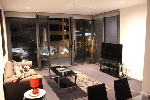 Perfectly Located Modern Apartment - Canberra CBD - Pubs and Clubs 1