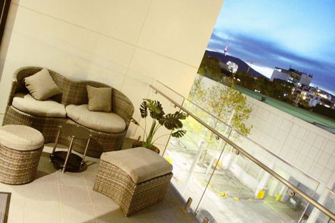 Perfectly Located Modern Apartment - Canberra CBD - Pubs and Clubs 3