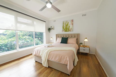 Pet-friendly Bayside 4BR Rental House Near Mentone - Go Out 0