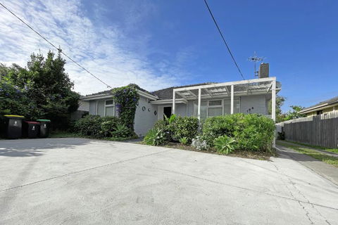 Pet-friendly Bayside 4BR Rental House Near Mentone - Go Out 3