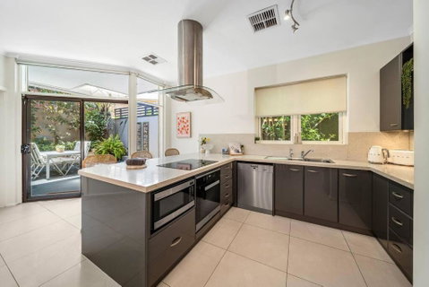 Petal And Bloom - 3BR Family CBD - Pubs and Clubs 1