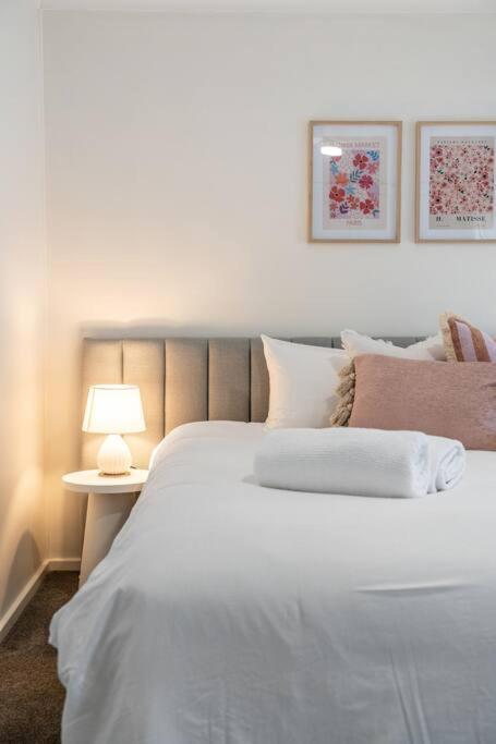 Petal And Bloom - 3BR Family CBD - Pubs and Clubs 2