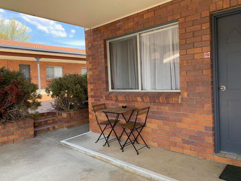 Peter Allen Motor Inn - Pubs and Clubs 3
