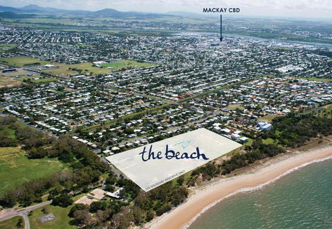 Petrie Beach Holiday Home - Pubs and Clubs 1