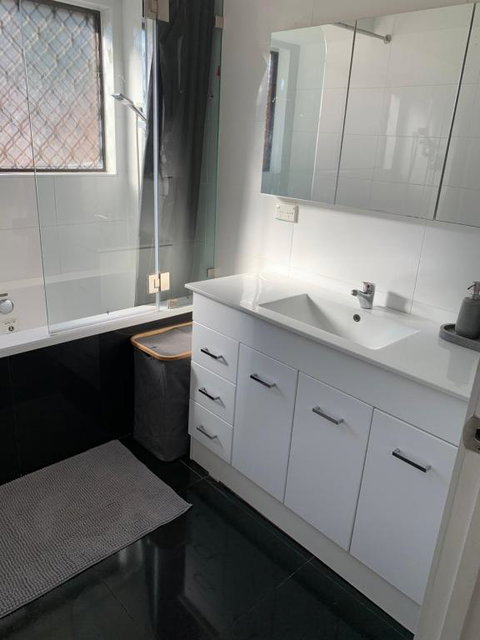 Pets Welcome Central And Convenient - Pubs and Clubs 2