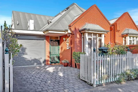 Picket Fence Cottage - Steps From Adelaide Oval - Pubs and Clubs 0