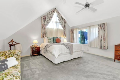 Picket Fence Cottage - Steps From Adelaide Oval - Pubs and Clubs 2