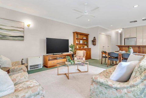 Picket Fence Cottage - Steps From Adelaide Oval - Pubs and Clubs 3